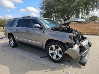 2017 Chevrolet Suburban LT - Exterior Front Right Corner Image